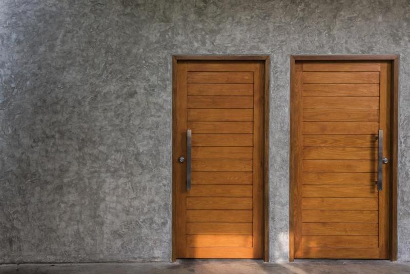 Bois, PVC ou alu, quel mat&eacute;riau pour la pose de vos portes ?